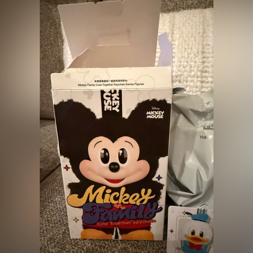 PopMart Mickey Family Cute Together Keychain - confirmed Donald Duck - Picture 3 of 6